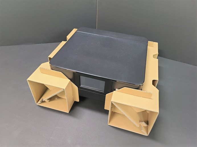 緩衝材 開発例・ダンボール製２コーナー緩衝材の使用イメージ【緩衝材・梱包箱・貼り箱の株式会社サンエコー】