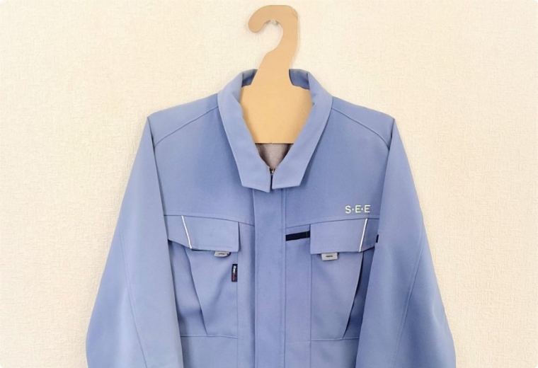 古紙として簡単にリサイクルできる、環境に配慮した紙製ハンガー