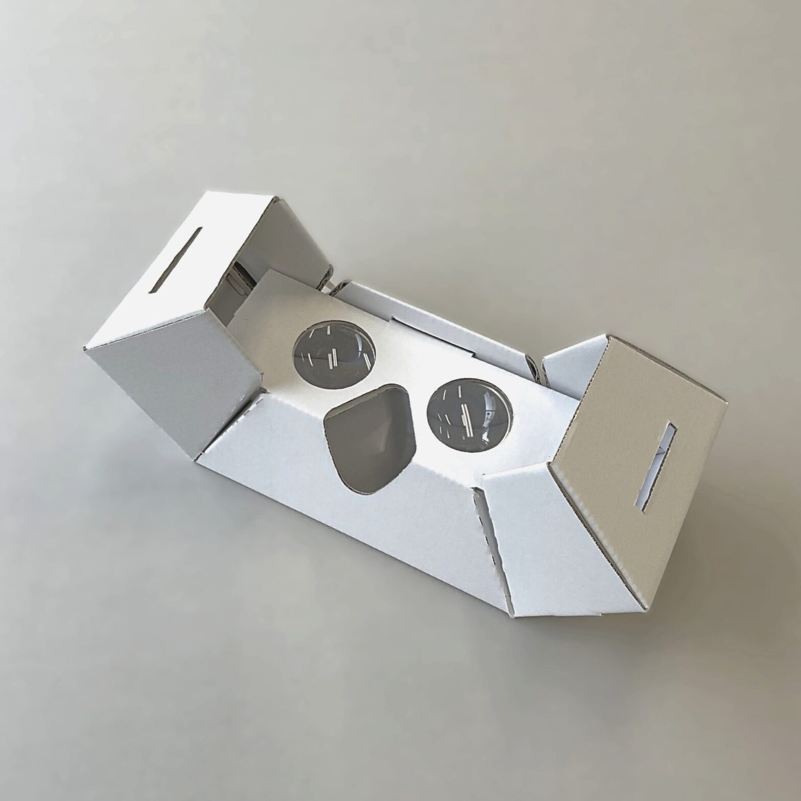 かっこいい紙製VRゴーグル